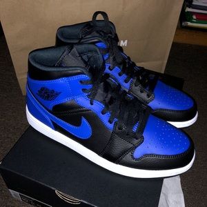 Air Jordan 1 Mid Hyper Royal